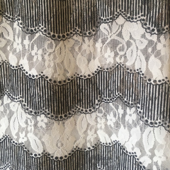 B&W Collard Sleeveless Top by New Look - Picture 5 of 6